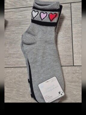 Ladies Gray Heart Patterned 4 Pairs Mid-Crew Fashion Socks. Shoe Size 4-10